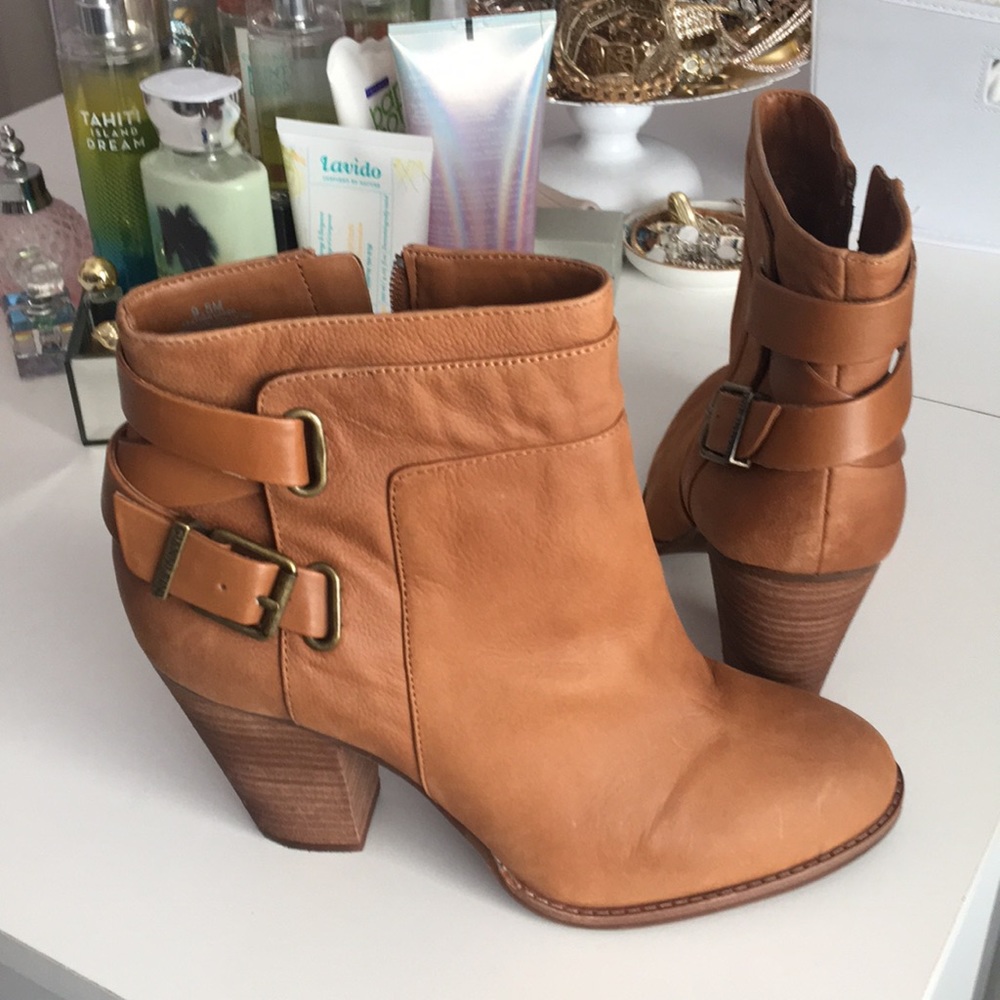 Brown Tan Gianni Bini boots
